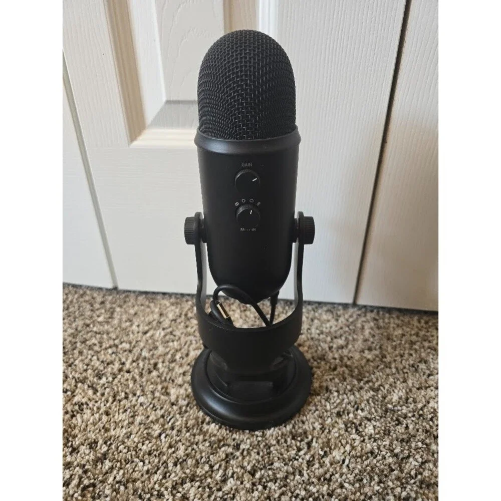Blue Yeti Professional Multi-Pattern USB Condenser Microphone